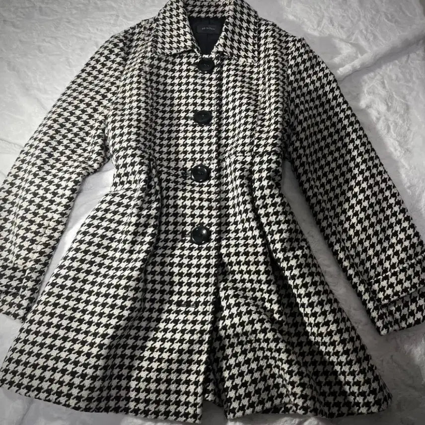 [BUNJANG] Houndstooth Wool Blend A-Line Coat / 오네갸루 하운드체크 코트