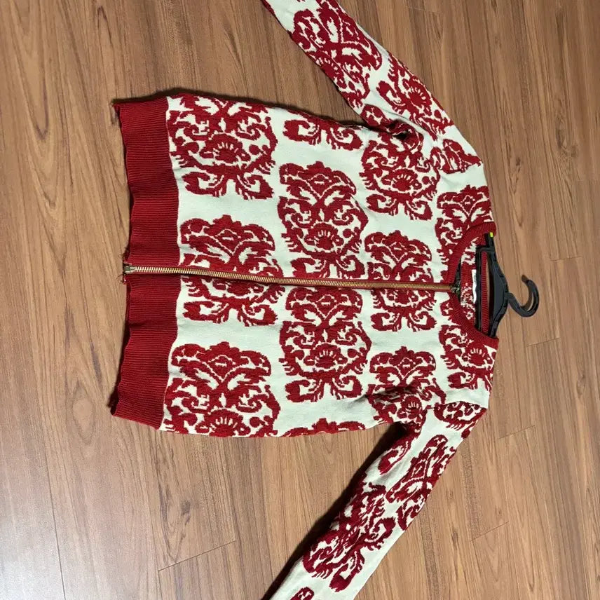[BUNJANG] Red Flower Pattern Knit Cardigan / 레드 플라워 패턴 니트 가디건