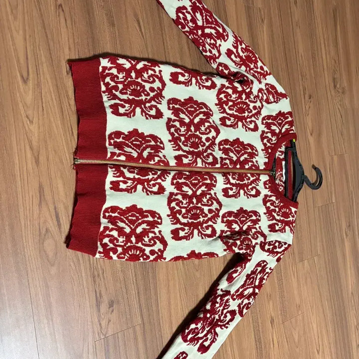 [BUNJANG] Red Flower Pattern Knit Cardigan / 레드 플라워 패턴 니트 가디건