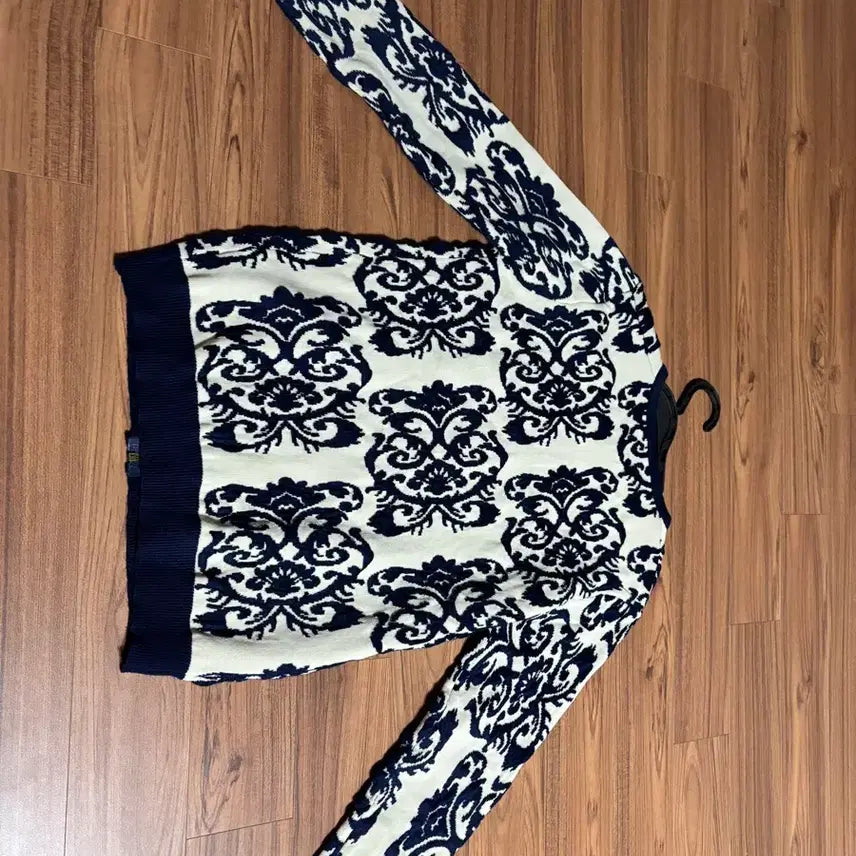 [BUNJANG] Navy Flower Pattern Knit Cardigan / 네이비 플라워 패턴 니트 가디건