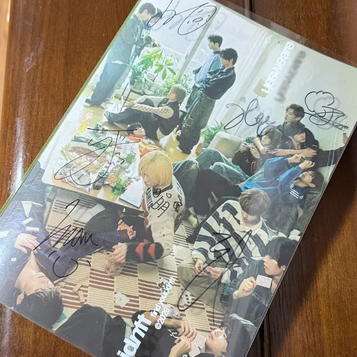 [BUNJANG] IDNTT Signed Album / 아이덴티티 idntt 싸인 앨범