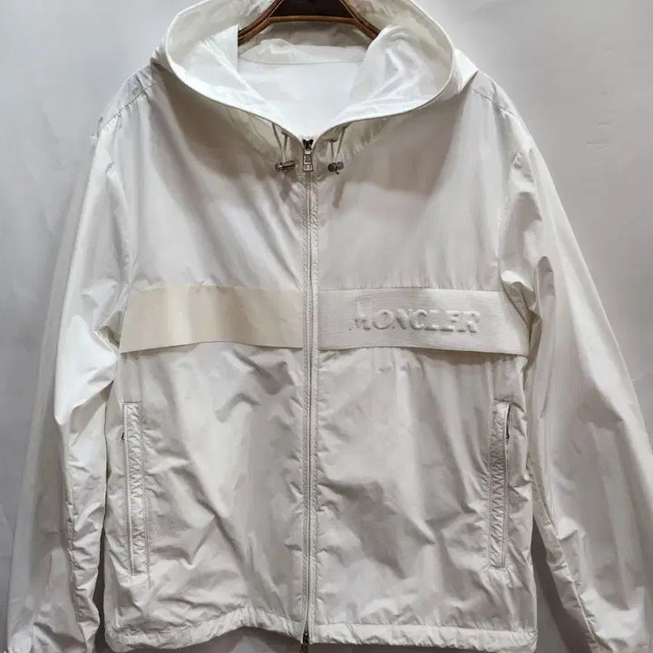 [SOLD OUT] (정품)몽클레어 화이트 후드 바람막이 남성 자켓_매장판