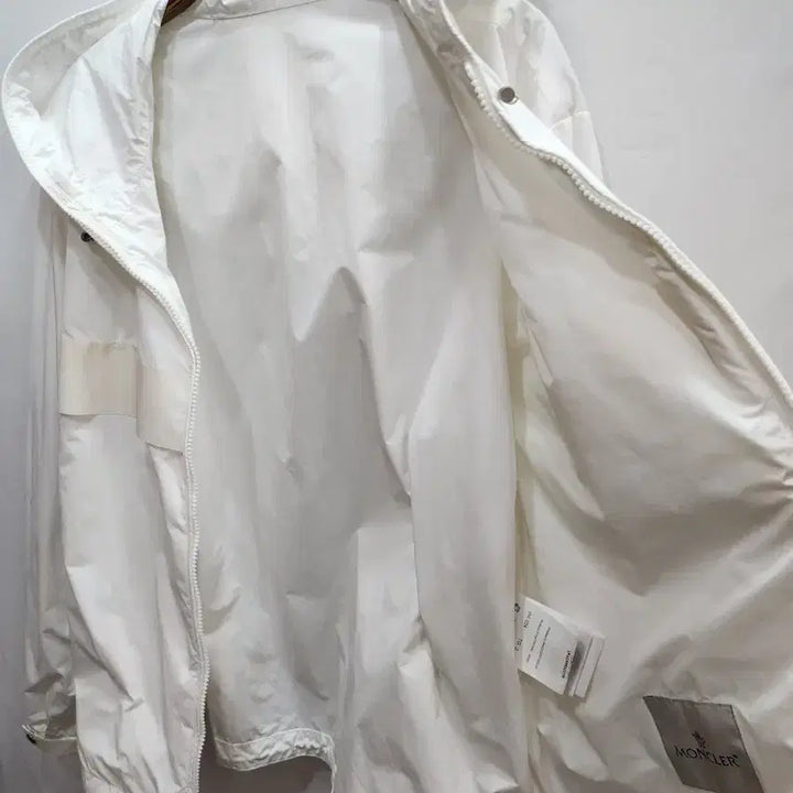 [SOLD OUT] (정품)몽클레어 화이트 후드 바람막이 남성 자켓_매장판