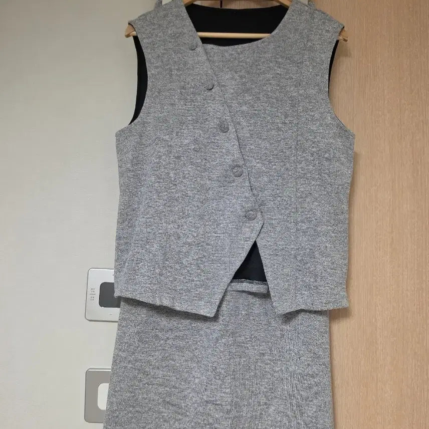 [BUNJANG] Gray Knit Vest and Skirt Two-Piece Set / 그레이 조끼 스커트 투피스 세트