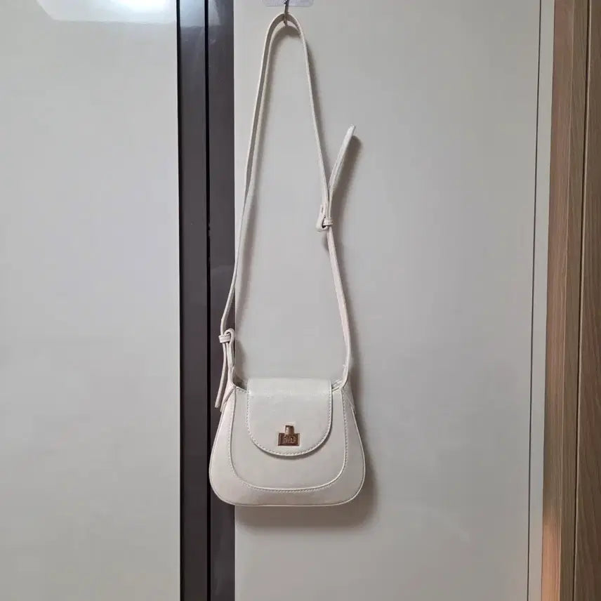 [BUNJANG] Ivory Mini Crossbody Bag / 아이보리 미니 크로스백 가방