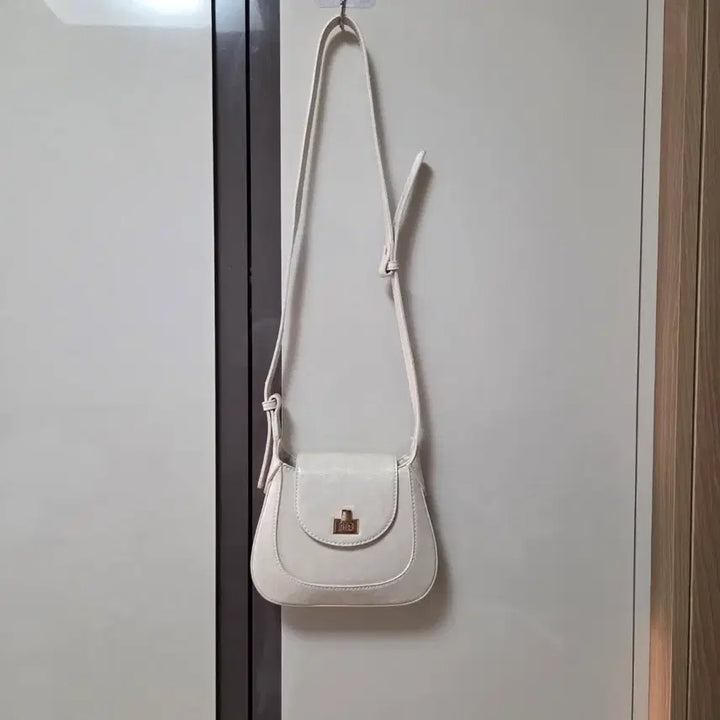 [BUNJANG] Ivory Mini Crossbody Bag / 아이보리 미니 크로스백 가방