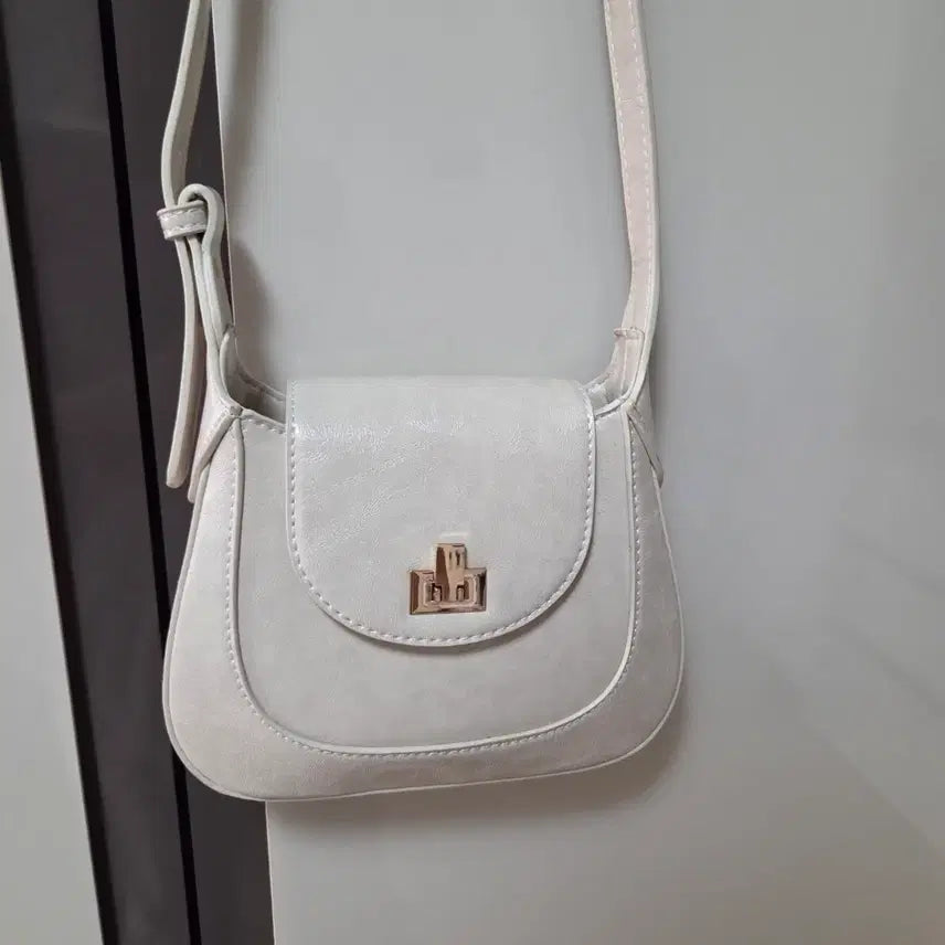 [BUNJANG] Ivory Mini Crossbody Bag / 아이보리 미니 크로스백 가방