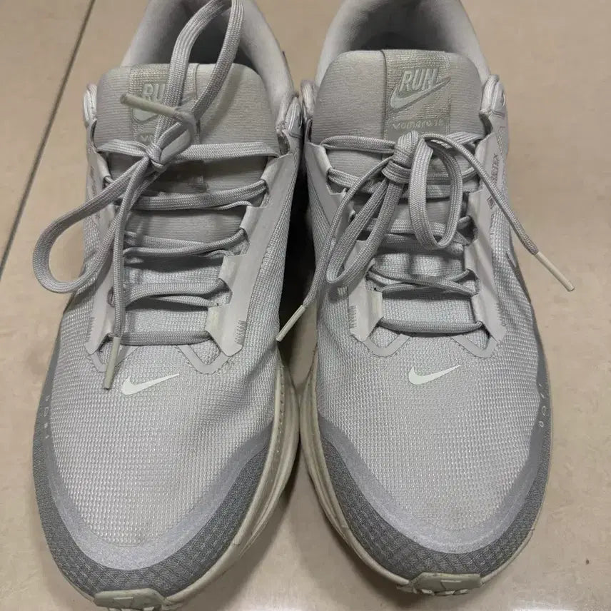 [BUNJANG] Nike Vomero 18 Running Shoes (Gray, 290mm) / 나이키 보메로 18 모델(회색/290mm) 런닝화 판매합니다.