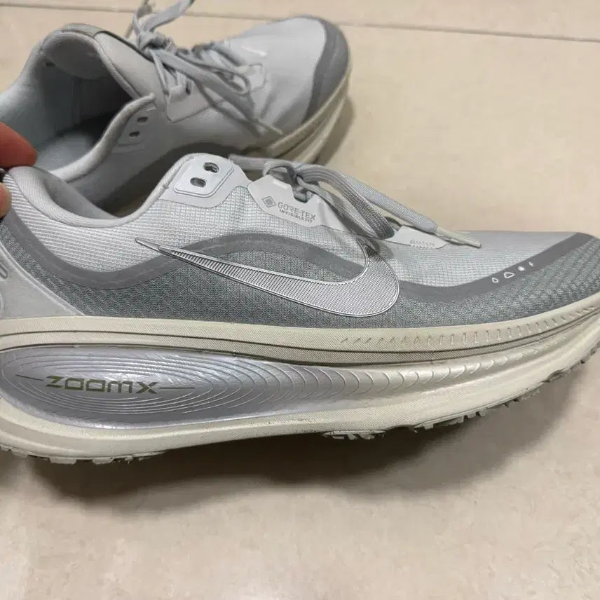 [BUNJANG] Nike Vomero 18 Running Shoes (Gray, 290mm) / 나이키 보메로 18 모델(회색/290mm) 런닝화 판매합니다.