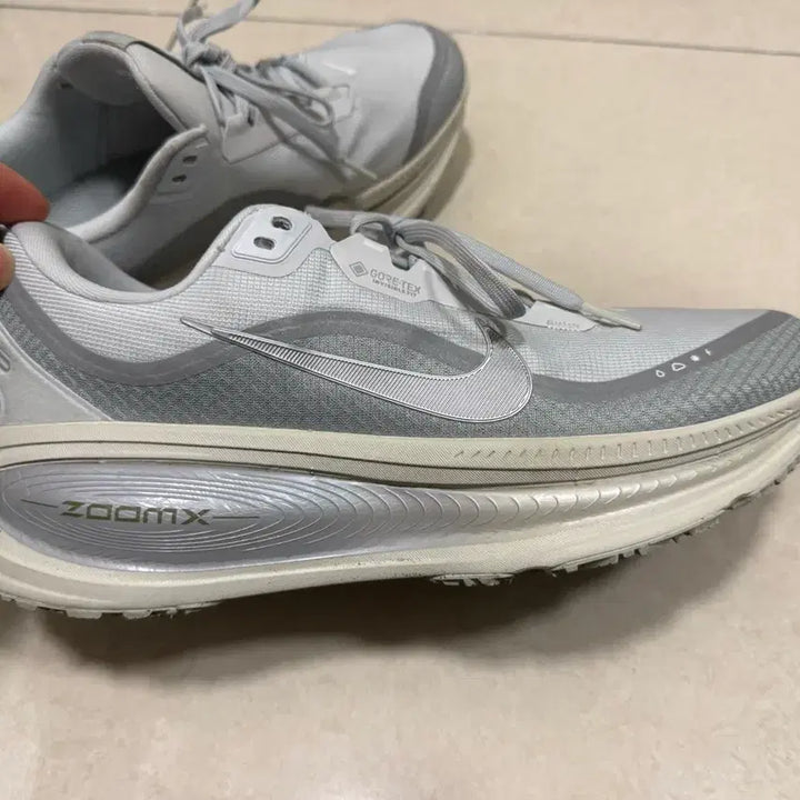 [BUNJANG] Nike Vomero 18 Running Shoes (Gray, 290mm) / 나이키 보메로 18 모델(회색/290mm) 런닝화 판매합니다.