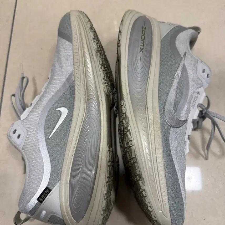 [BUNJANG] Nike Vomero 18 Running Shoes (Gray, 290mm) / 나이키 보메로 18 모델(회색/290mm) 런닝화 판매합니다.