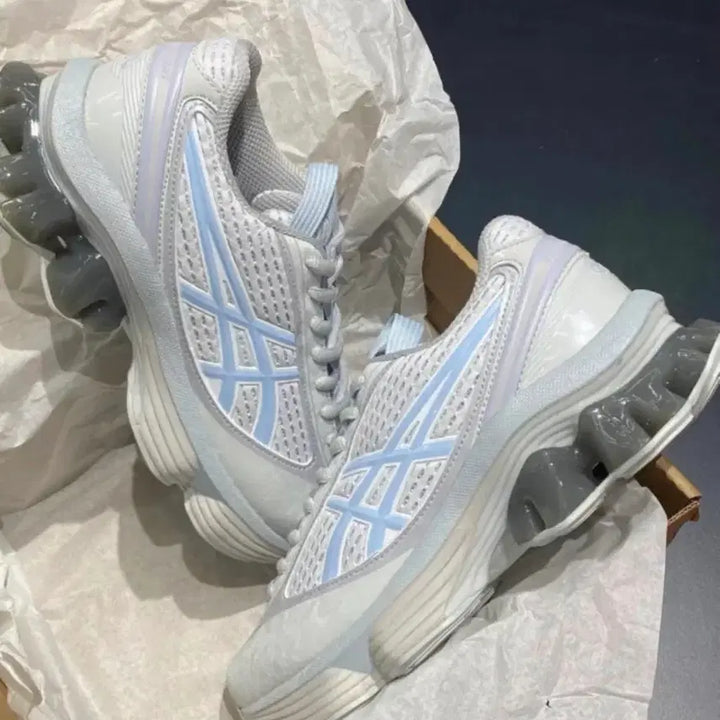 [BUNJANG] Asics Gel-Kinetic Fluent Sneakers / 아식스 Gel-Kinetic Fluent 젤 키네틱 240(안팔림 내려요