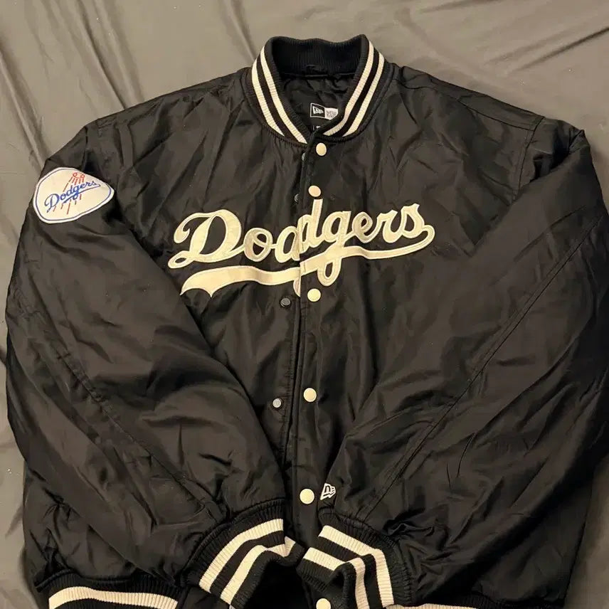 [SOLD OUT] 뉴에라 LA 다저스 스타디움 자켓 XXL 사이즈