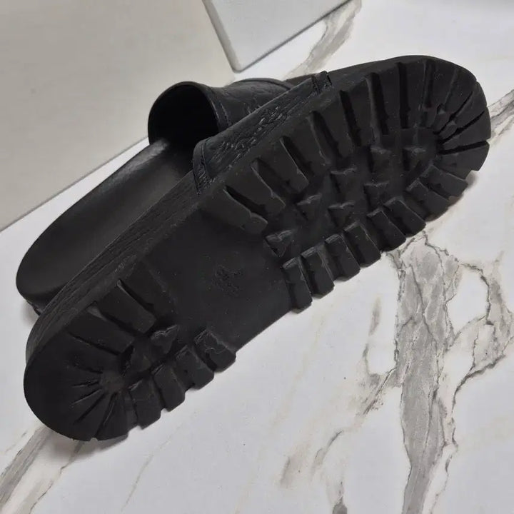 [BUNJANG] Gucci GG Leather Slide Sandals / (정품) 구찌 GG 가죽 슬라이드 샌들 슬리퍼 285