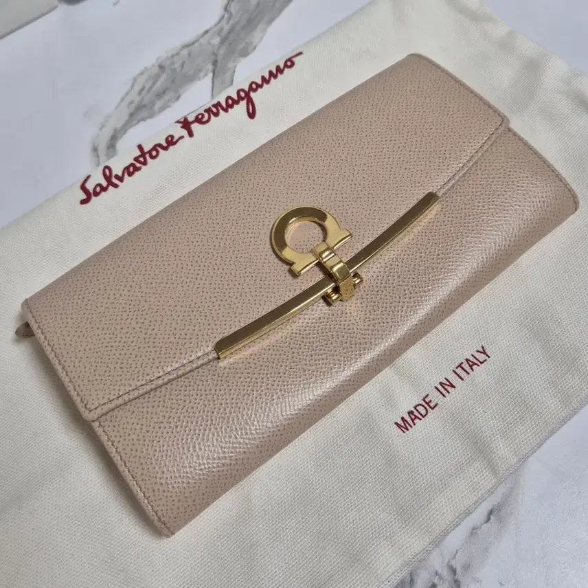 [BUNJANG] Salvatore Ferragamo Gancini Continental Women&