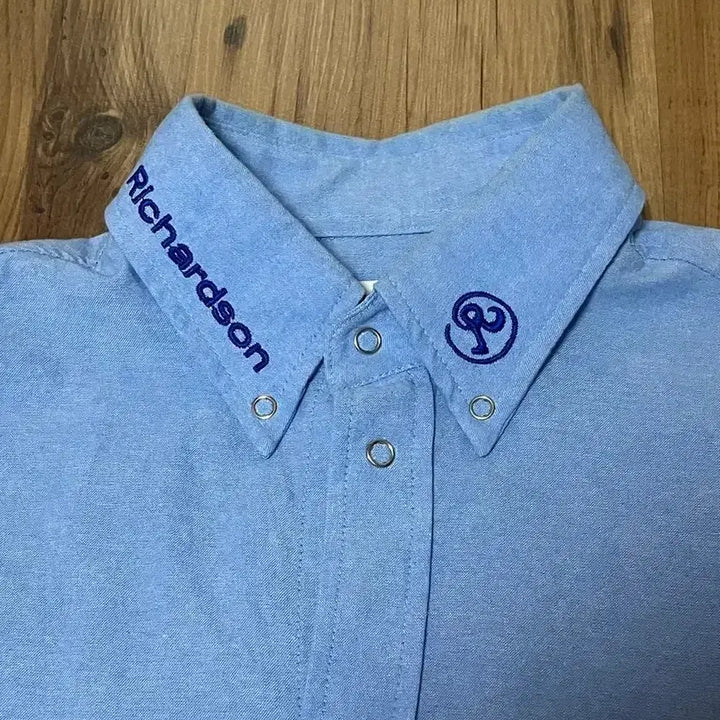 [BUNJANG] Richardson Kara Logo Button Shirt L Sky Blue / 리차드슨 richardson 카라 로고 버튼 셔츠 L 스카이블루