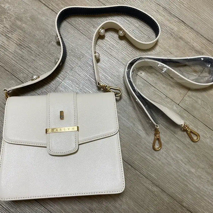 [BUNJANG] Carlyn New Hester Shoulder Bag / 칼린 뉴헤스터 숄더백(배우 신혜선 착용)