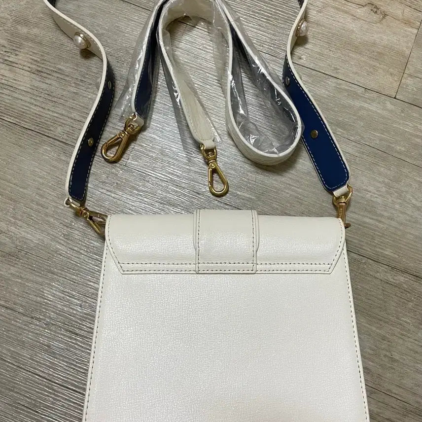 [BUNJANG] Carlyn New Hester Shoulder Bag / 칼린 뉴헤스터 숄더백(배우 신혜선 착용)