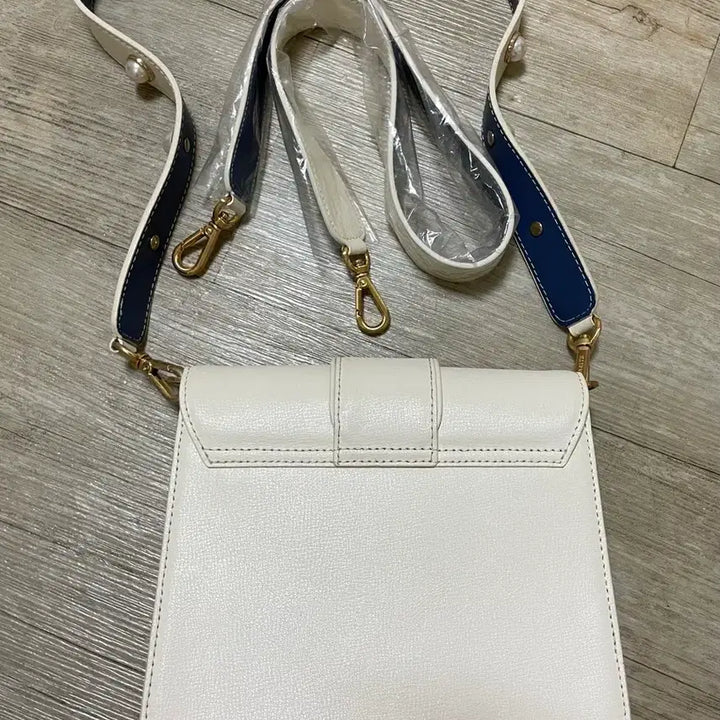 [BUNJANG] Carlyn New Hester Shoulder Bag / 칼린 뉴헤스터 숄더백(배우 신혜선 착용)