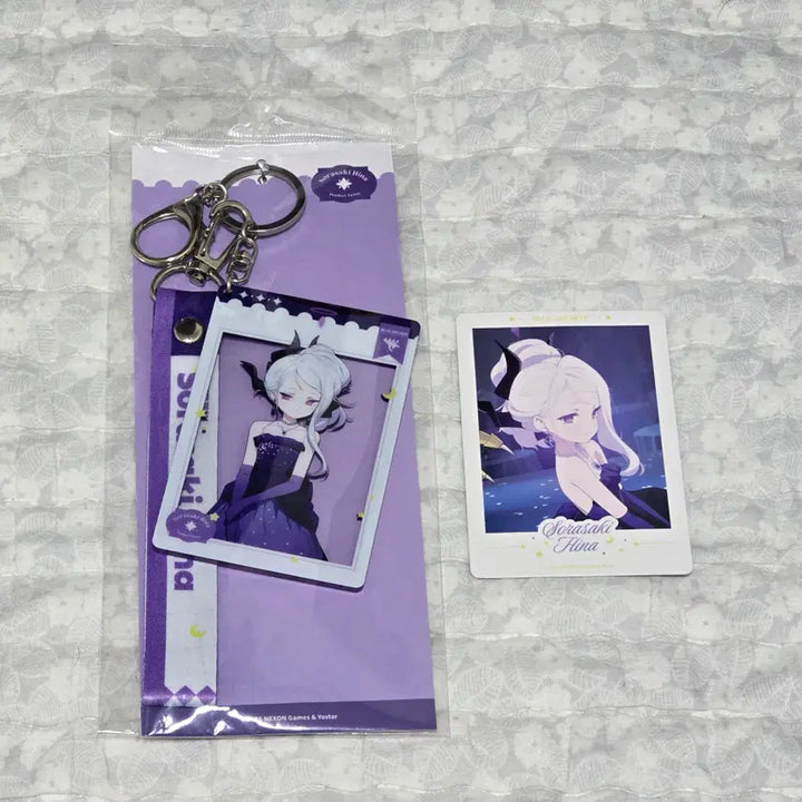 [BUNJANG] Blue Archive Hina Acrylic Keyring + Polaroid / 블루 아카이브 공식 중국 드레스 히나 SNS풍 아크릴 키링 + 폴라로이드