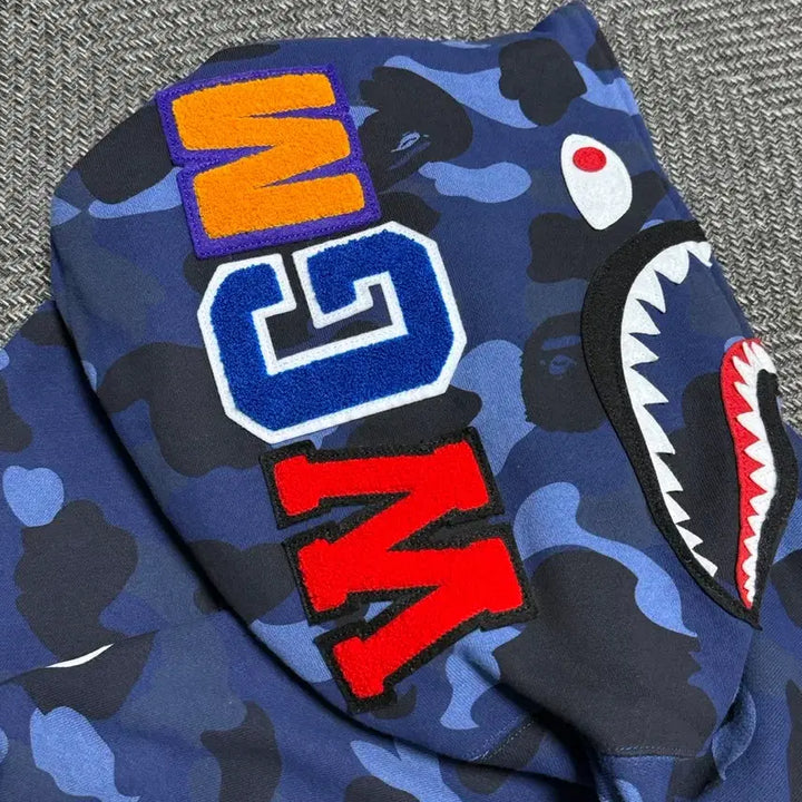 [SOLD OUT] 베이프 카모 샤크 네이비 후드집업 L