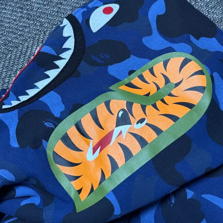 [SOLD OUT] 베이프 카모 샤크 네이비 후드집업 L