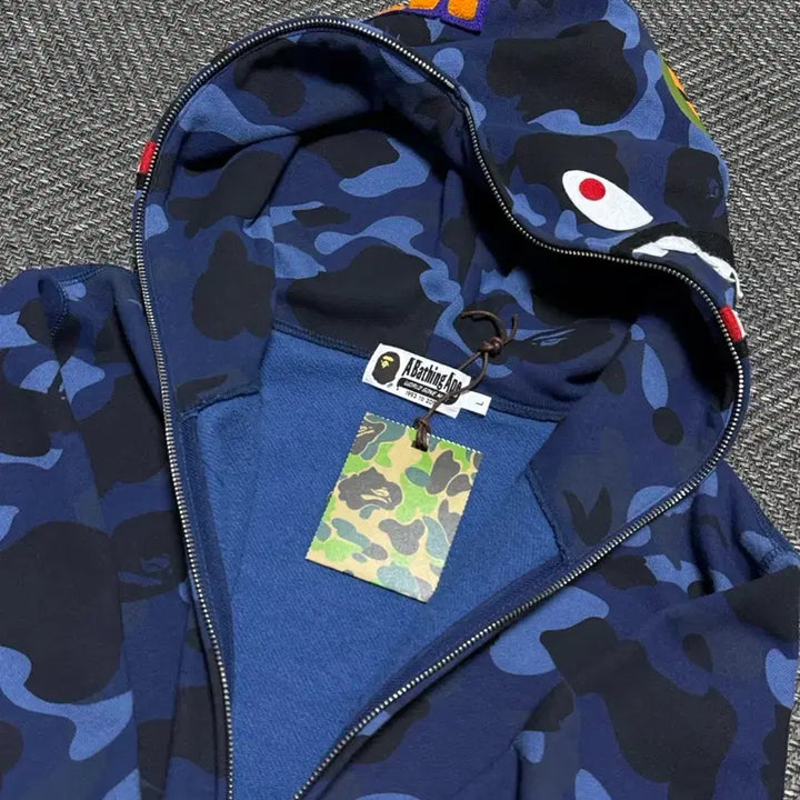 [SOLD OUT] 베이프 카모 샤크 네이비 후드집업 L