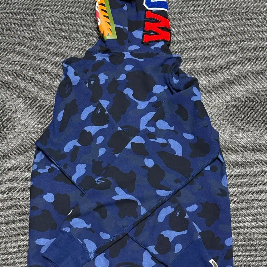 [SOLD OUT] 베이프 카모 샤크 네이비 후드집업 L