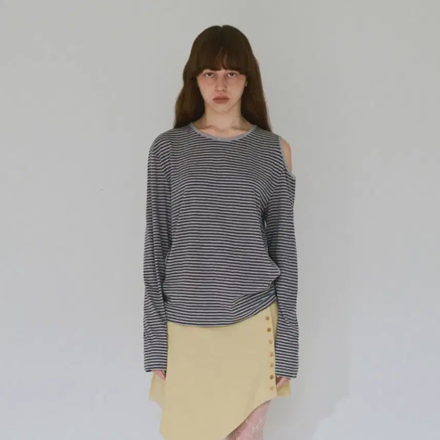 [BUNJANG] Miloumon Cut-Out Stripe T-Shirt Melange Grey / 밀로우먼 컷아웃 스트라이프 티셔츠 멜란지 그레이