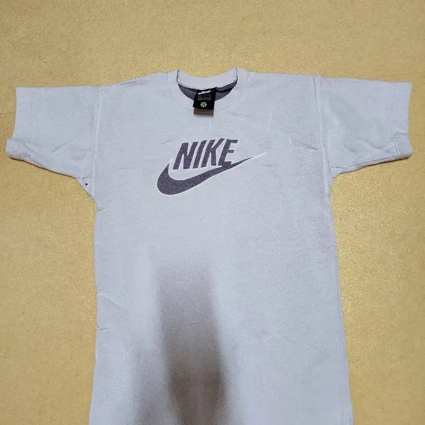 [BUNJANG] Nike White Swoosh Logo T-shirt / 나이키 반팔 티셔츠 화이트 스우시 로고