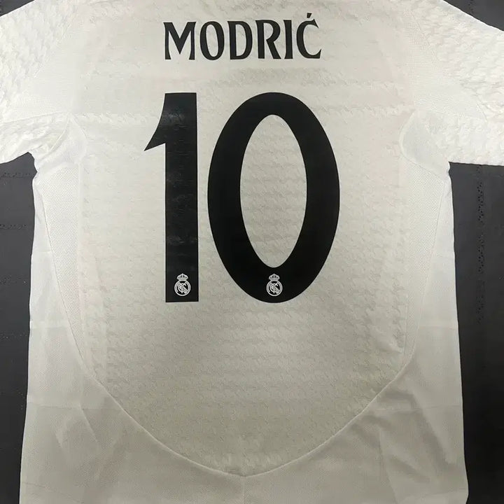 [BUNJANG] Real Madrid 24/25 Modrić Authentic Jersey (L Size) / 24/25 레알마드리드 모드리치 마킹 유니폼(어센틱) L사이즈