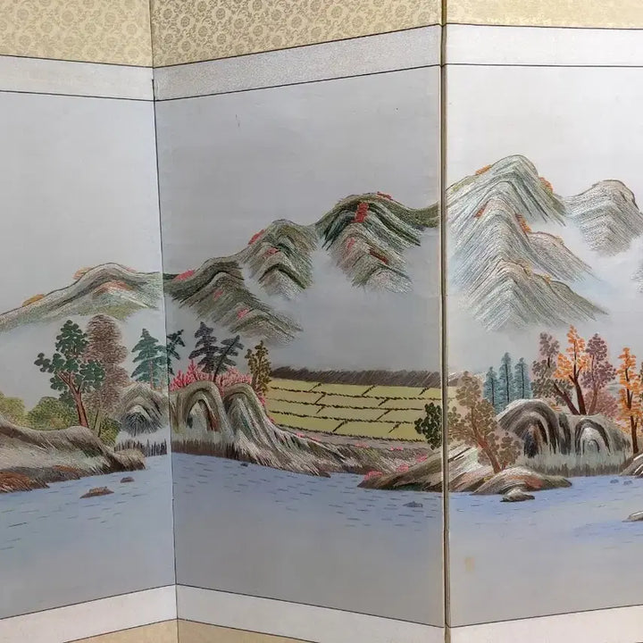 [BUNJANG] Korean Landscape Painting 6-Panel Embroidered Folding Screen / 산수화 6폭 연결 자수병풍