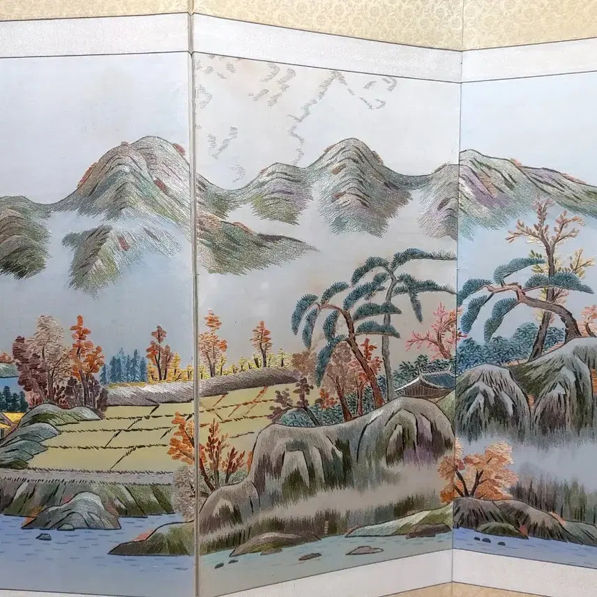 [BUNJANG] Korean Landscape Painting 6-Panel Embroidered Folding Screen / 산수화 6폭 연결 자수병풍