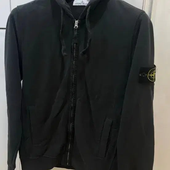 [BUNJANG] Stone Island Black Hoodie FW25 / 스톤아일랜드 블랙 후드집업 25fw