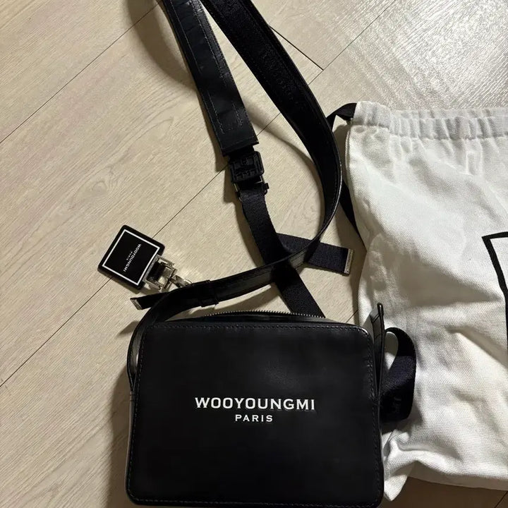 [BUNJANG] Wooyoungmi Square Mini Bag - Black / 우영미 스퀘어 미니백 블랙
