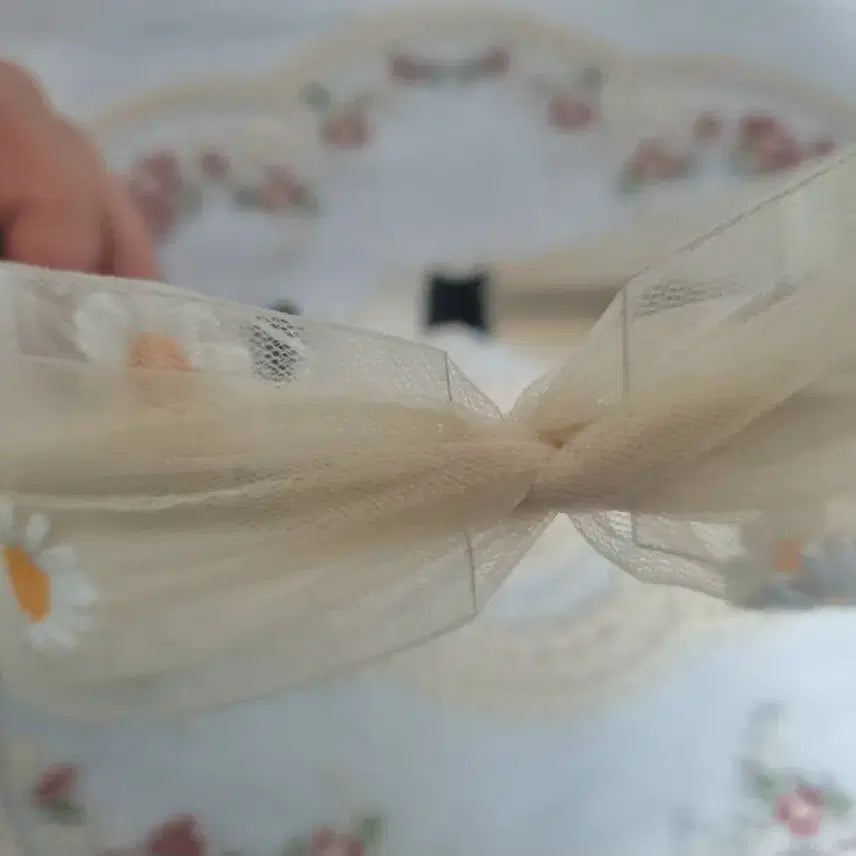 [BUNJANG] Daisy Embroidered Chiffon Headband / 데이지 자수 쉬폰 머리띠(새상품)