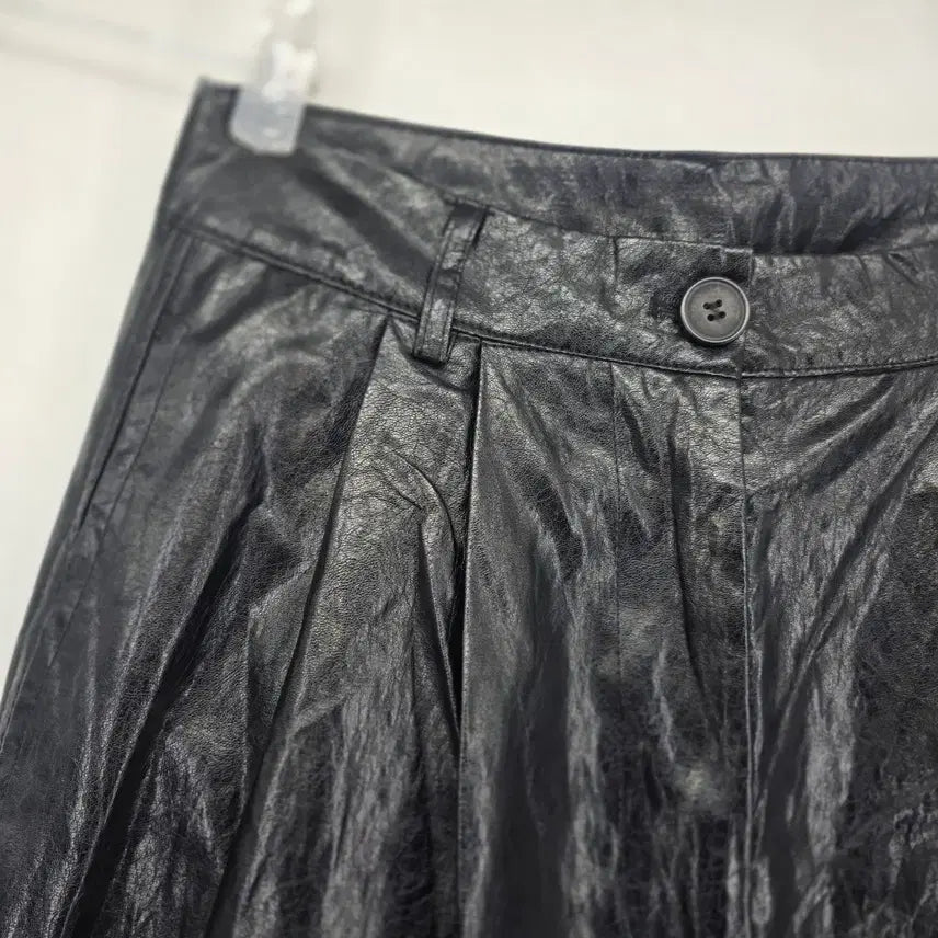 [SOLD OUT] 블랙 광택 와이드 인조 레더 팬츠 [E50617]