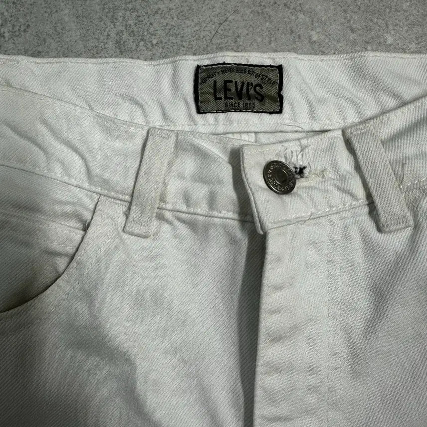 [SOLD OUT] 90s 재팬 리바이스 테이퍼드 핏 화이트진 31인치