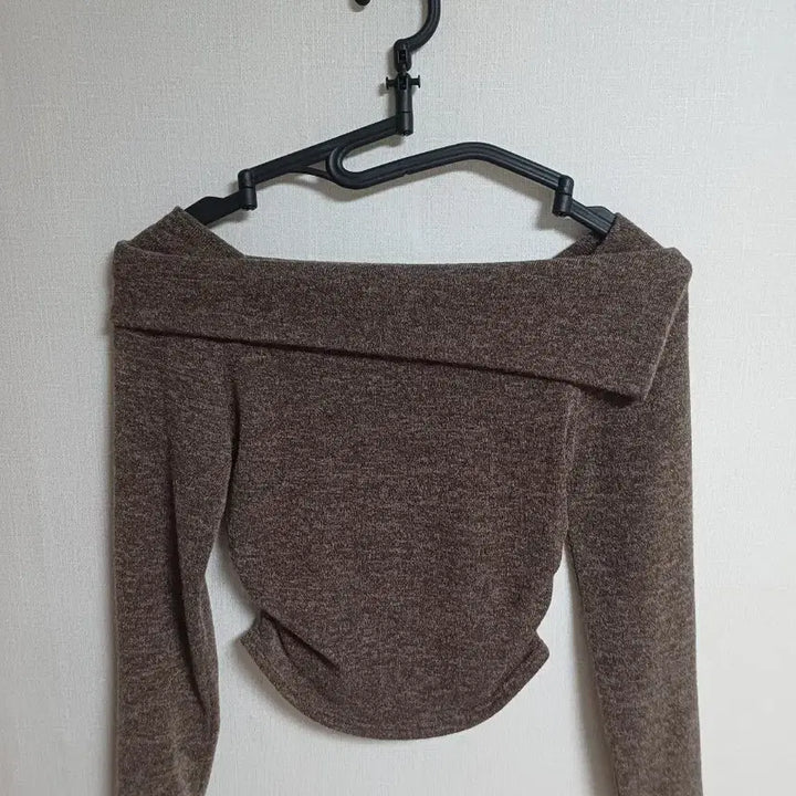 [BUNJANG] Off-Shoulder Long Sleeve Top / 브라운 오프숄더 긴팔 티셔츠