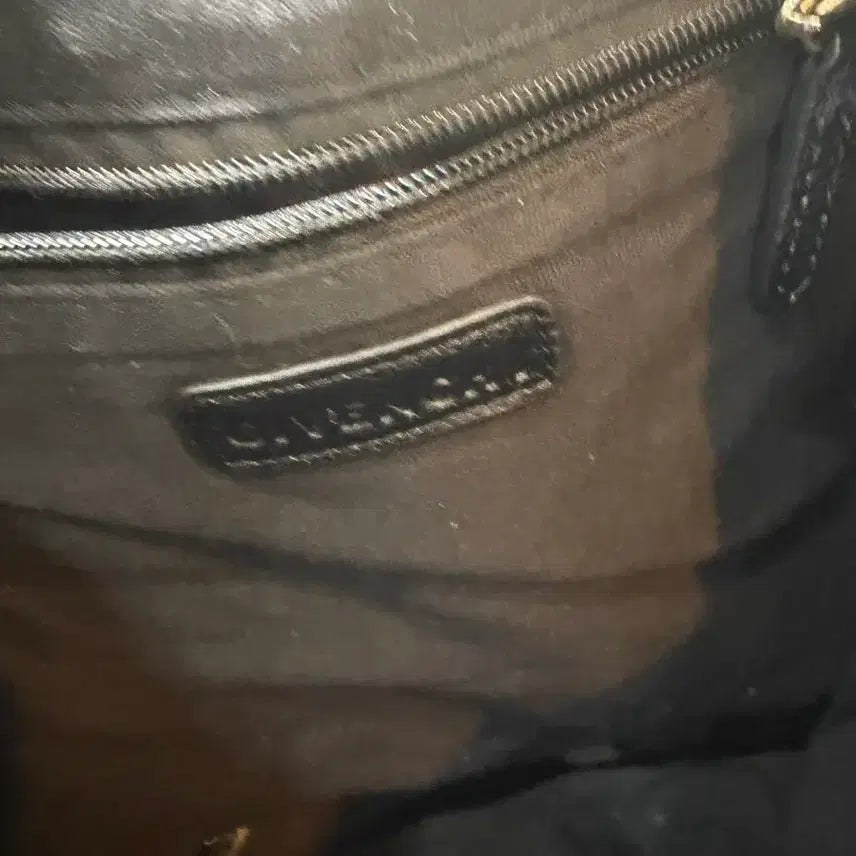 [BUNJANG] Givenchy Black Leather Tote Bag / 지방시 블랙 레더 토트백