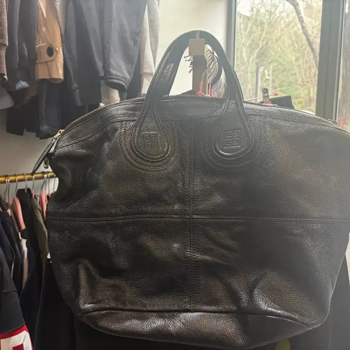 [BUNJANG] Givenchy Black Leather Tote Bag / 지방시 블랙 레더 토트백