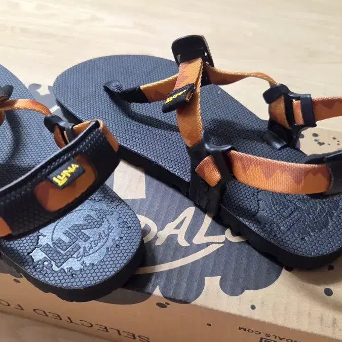 [BUNJANG] Luna Sandals Black/Orange Strap Sandals / 루나 샌들 블랙/오렌지 스트랩