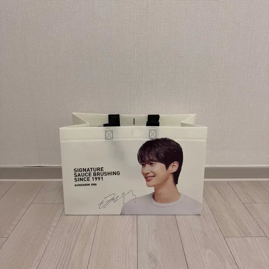 [BUNJANG] Kyochon Chicken Byun Wooseok Shopping Bag / 교촌치킨 변우석 쇼핑백 다용도백 부직포백 타포린백 가방