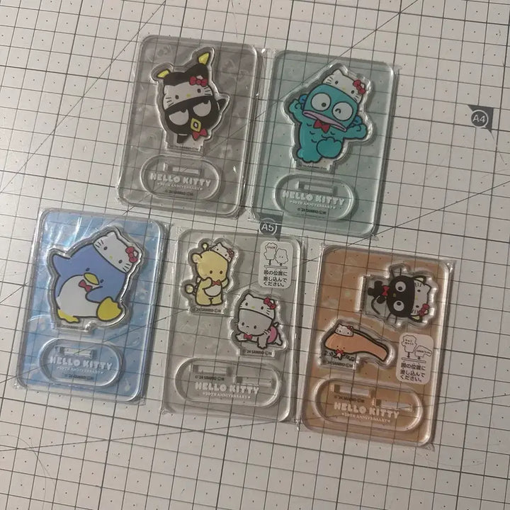 [BUNJANG] Sanrio Hello Kitty 50th Anniversary Acrylic Stand &amp; Keychain Bundle Set (Badtz-Maru, Hangyodon) / 산리오 헬로키티 50주년 아크릴 스탠드 키링 배드바츠마루 한교동 일괄