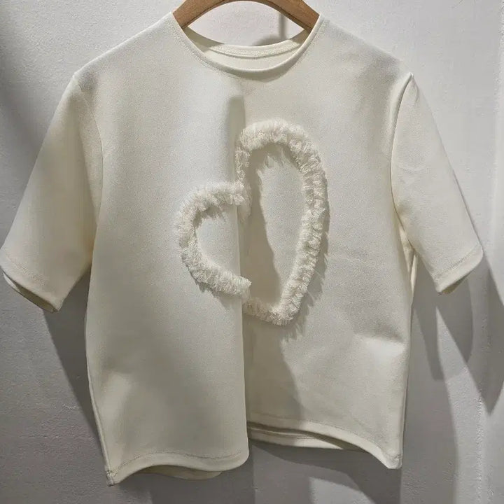 [BUNJANG] Heart Short Sleeve T-shirt / 하트반팔티