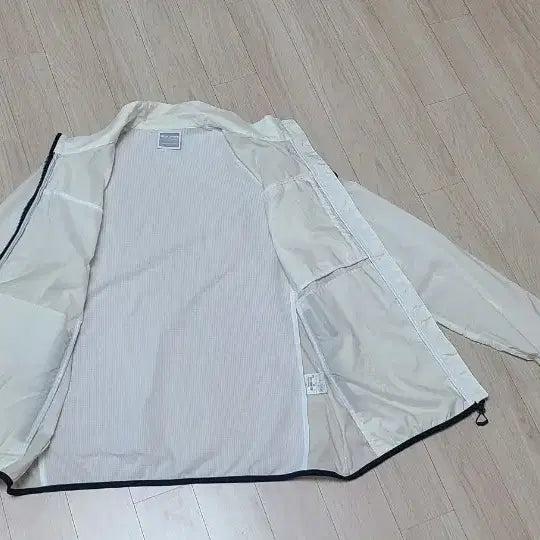 [SOLD OUT] 디스커버리 바람막이