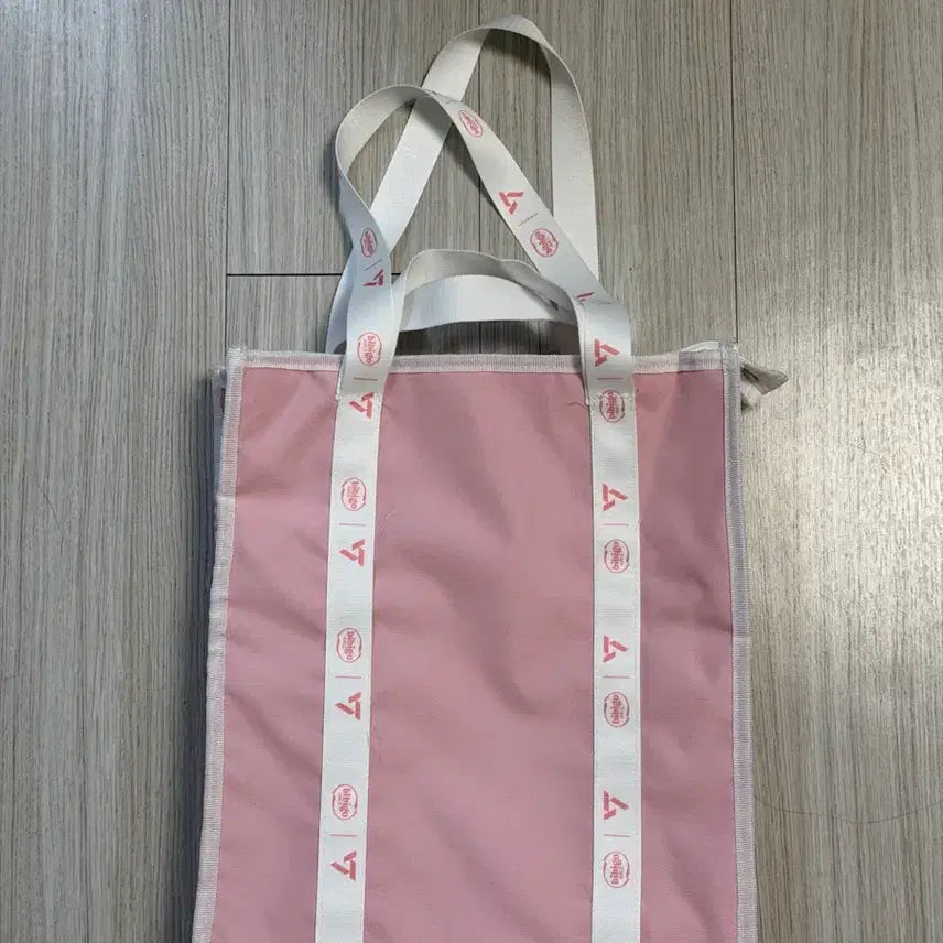 [BUNJANG] Seventeen Bibigo Picnic Bag / 세븐틴 비비고 한정 피크닉 가방