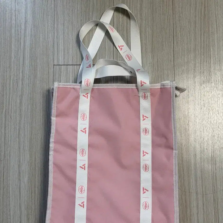 [BUNJANG] Seventeen Bibigo Picnic Bag / 세븐틴 비비고 한정 피크닉 가방