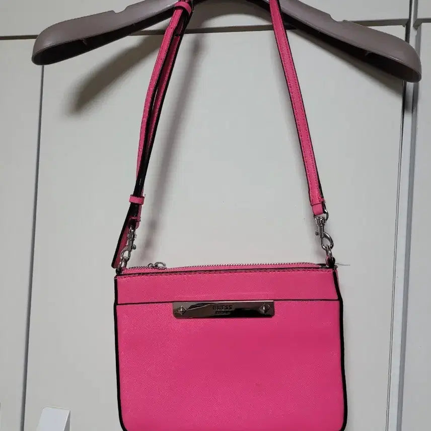 [BUNJANG] GUESS Mini Square Crossbody Bag / GUESS 게스 (핑크색) 미니사각 크로스백 가방