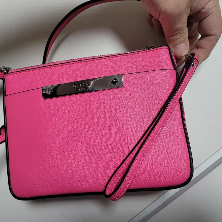 [BUNJANG] GUESS Mini Square Crossbody Bag / GUESS 게스 (핑크색) 미니사각 크로스백 가방